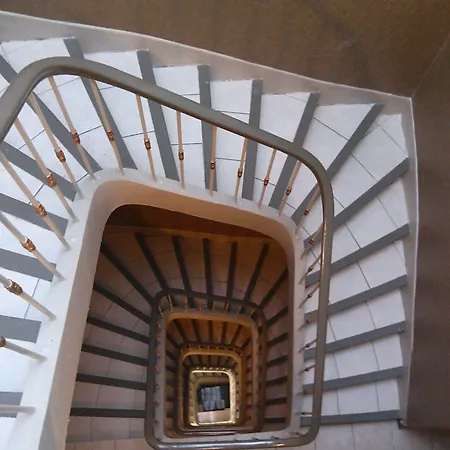 De L'ariana Hotel 3*