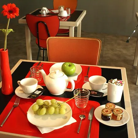 Edmond Rostand Hotel