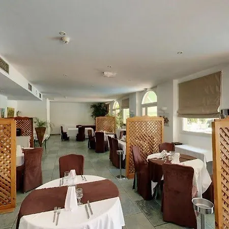 Hotel Le Cesar 3*