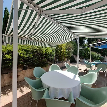 Hotel Le Cesar Plan-de-Cuques