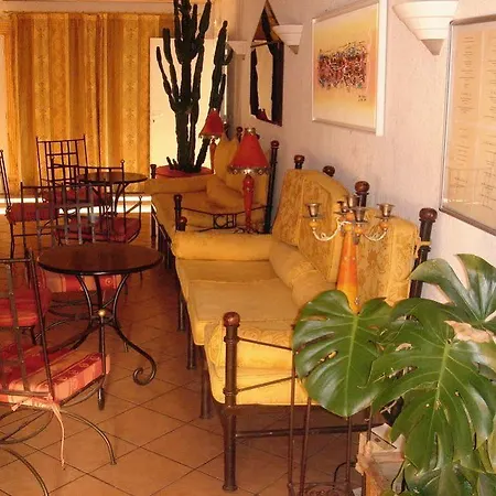 Le Cesar 3* Plan-de-Cuques