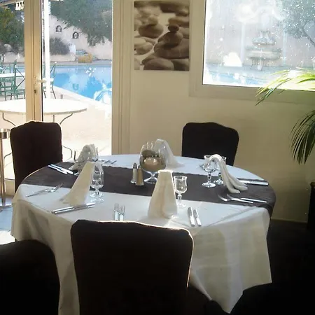 Hotel Le Cesar 3*
