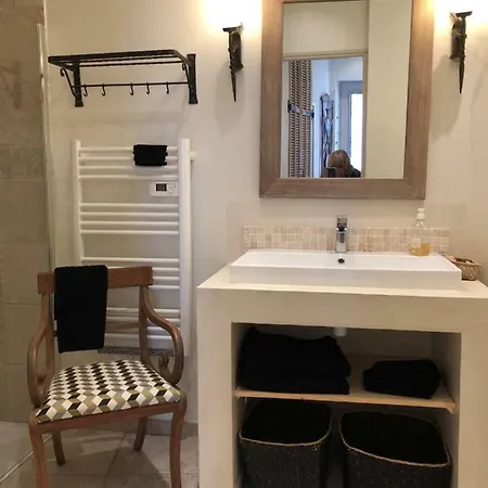 Sous Le Clocher Apartment