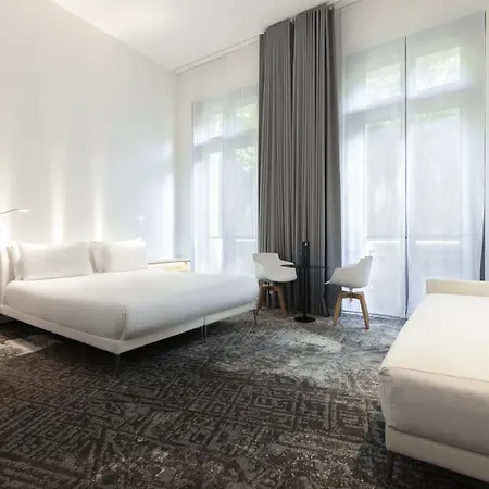 C2 Hotel