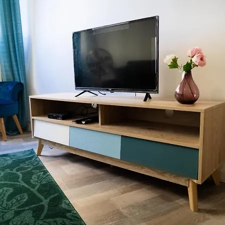 5 Minutes Saint Charles Apartment *