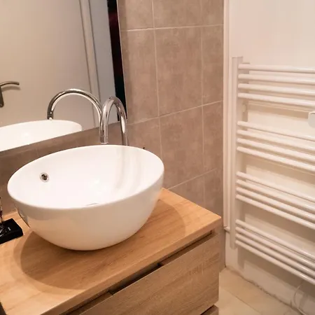5 Minutes Saint Charles Apartment *