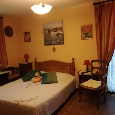 D Hotes Dans Mas A Bed & Breakfast