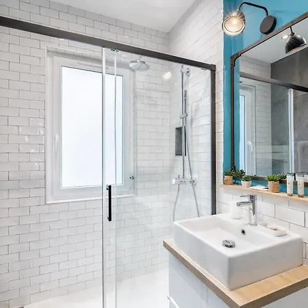Ideal Location : The Best Equipment Clim... Apartment