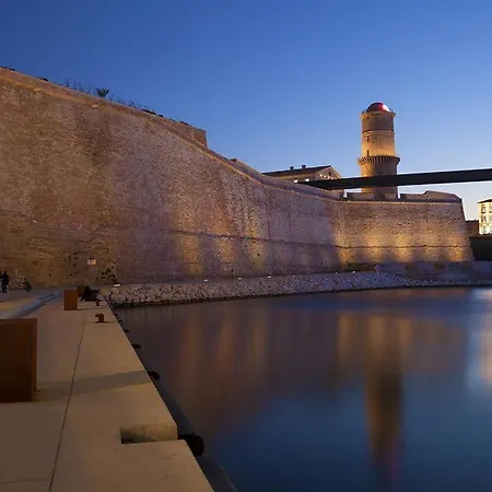 Magnifique Studio Avec Balcon-vieux Port-panier *