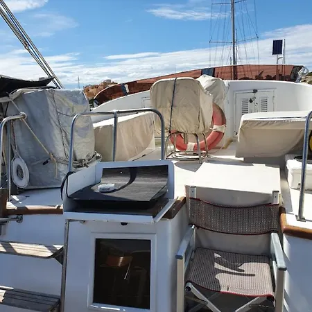 Botel Bichik Le Frioul *