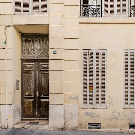 La Plume Apartment *