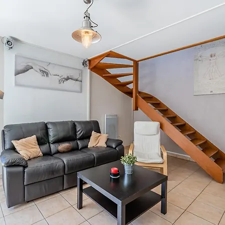 Apartment La Joliette; Duplex 2 Chambres, Parking Inclus+ Terrasse+ Ascenseur