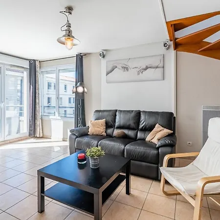 La Joliette; Duplex 2 Chambres, Parking Inclus+ Terrasse+ Ascenseur Marseille