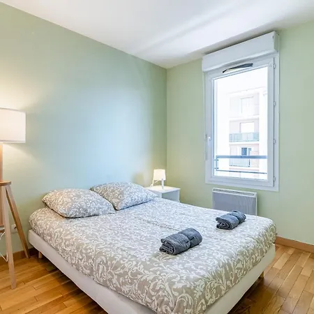 La Joliette; Duplex 2 Chambres, Parking Inclus+ Terrasse+ Ascenseur * Marseille