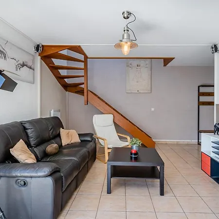 Apartment La Joliette; Duplex 2 Chambres, Parking Inclus+ Terrasse+ Ascenseur Marseille