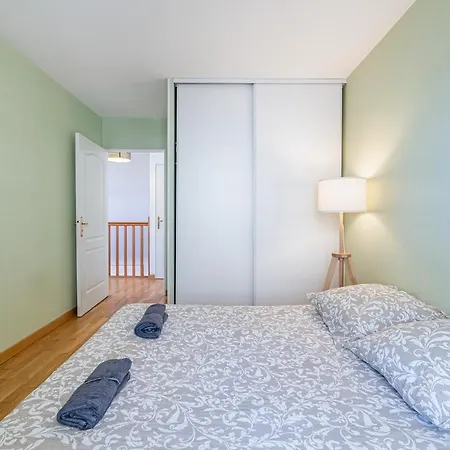 La Joliette; Duplex 2 Chambres, Parking Inclus+ Terrasse+ Ascenseur