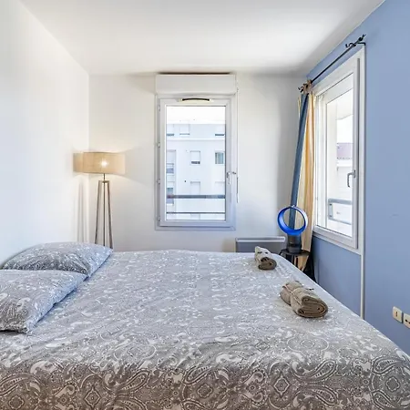 Apartment La Joliette; Duplex 2 Chambres, Parking Inclus+ Terrasse+ Ascenseur Marseille