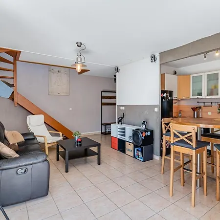 La Joliette; Duplex 2 Chambres, Parking Inclus+ Terrasse+ Ascenseur *