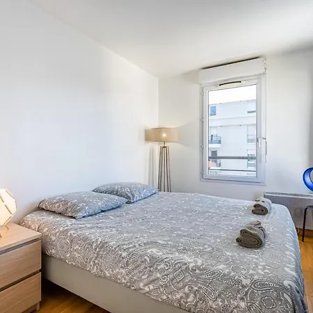 La Joliette; Duplex 2 Chambres, Parking Inclus+ Terrasse+ Ascenseur * Marseille