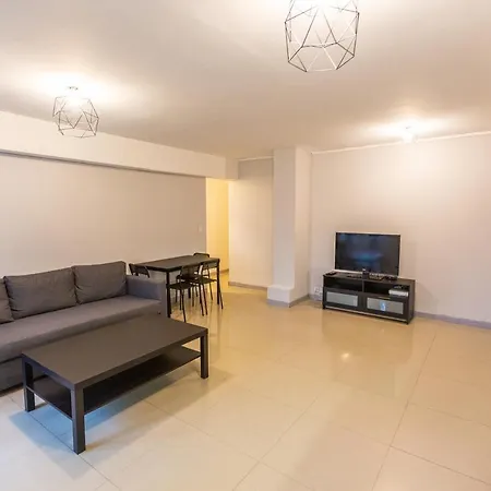 Superbe T4 Renove Spacieux Avec Stationnement Libre Et Gratuit Appartement *