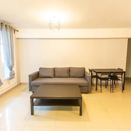 Superbe T4 Renove Spacieux Avec Stationnement Libre Et Gratuit Apartment *