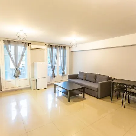 Superbe T4 Renove Spacieux Avec Stationnement Libre Et Gratuit Apartment