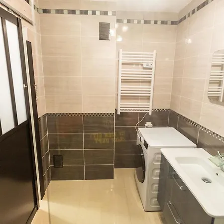 Superbe T4 Renove Spacieux Avec Stationnement Libre Et Gratuit Apartment *