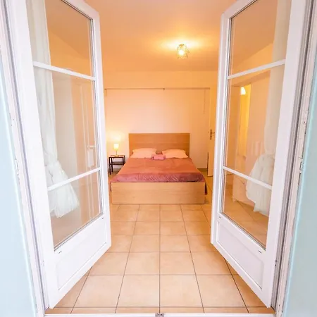 Superbe T4 Renove Spacieux Avec Stationnement Libre Et Gratuit *