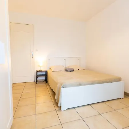 Superbe T4 Renove Spacieux Avec Stationnement Libre Et Gratuit *