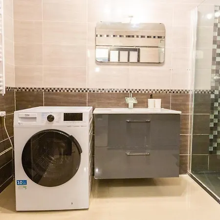 Superbe T4 Renove Spacieux Avec Stationnement Libre Et Gratuit *