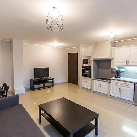 Apartment Superbe T4 Renove Spacieux Avec Stationnement Libre Et Gratuit *
