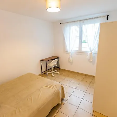 Superbe T4 Renove Spacieux Avec Stationnement Libre Et Gratuit *