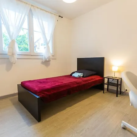Superbe T4 Renove Spacieux Avec Stationnement Libre Et Gratuit