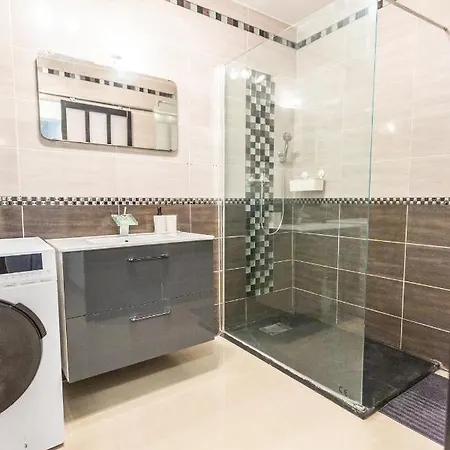 Superbe T4 Renove Spacieux Avec Stationnement Libre Et Gratuit Apartment *