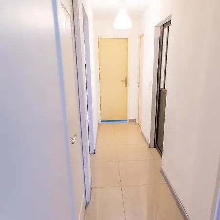 Superbe T4 Renove Spacieux Avec Stationnement Libre Et Gratuit