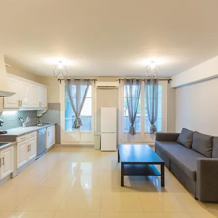 Superbe T4 Renove Spacieux Avec Stationnement Libre Et Gratuit Apartment