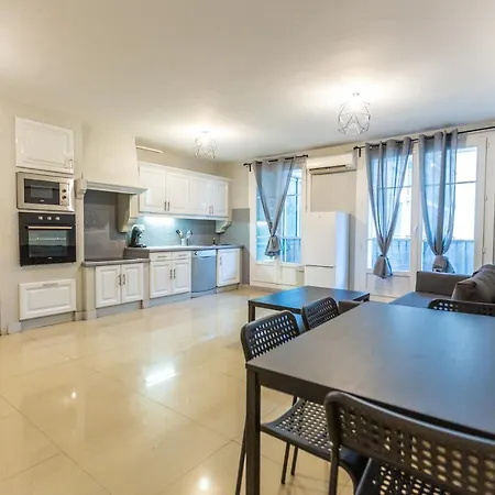 Apartment Superbe T4 Renove Spacieux Avec Stationnement Libre Et Gratuit