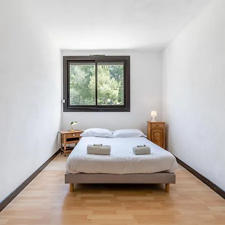 Appart N Suites: 1 Chambre Et Sejour Au Calme+ Parking+ Netflix * Marseille