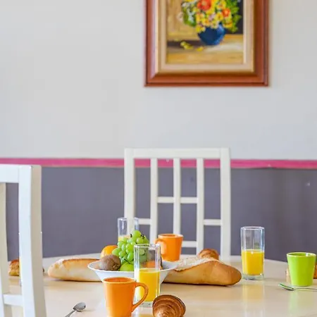 Appart N Suites: 1 Chambre Et Sejour Au Calme+ Parking+ Netflix Apartment *