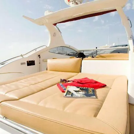 Yacht 22m Nuit Insolite Au Vieux Port, Bateau-hôtel *