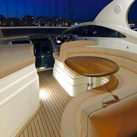 Yacht 22m Nuit Insolite Au Vieux Port, 船屋 *