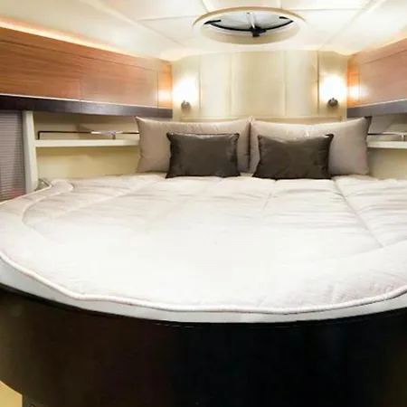 Yacht 22m Nuit Insolite Au Vieux Port, *