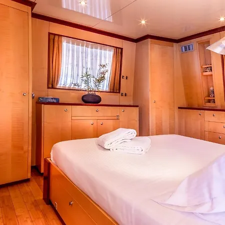 Botel Yacht Clara One 32m Luxe