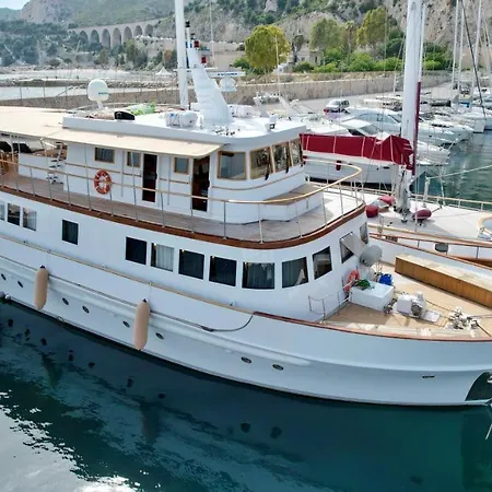 Yacht Clara One 32m Luxe *