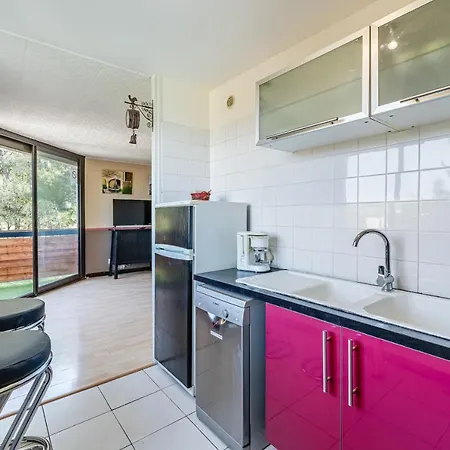 Appart N Suites: 1 Chambre Et Sejour Au Calme+ Parking+ Netflix Apartment Marseille