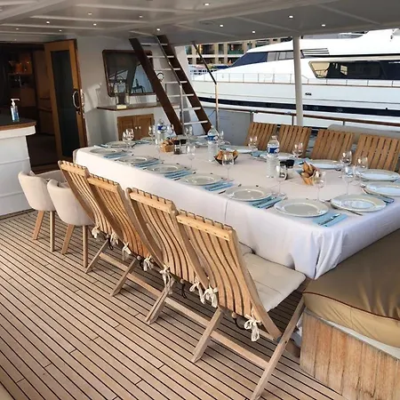 Yacht Clara One 32m Luxe Botel Marseille