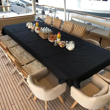 Yacht Clara One 32m Luxe Botel Marseille