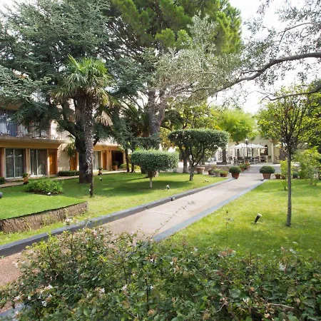 Mercure Centre Bompard La Corniche Hotel