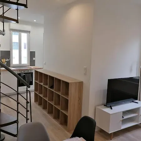 Apartment : Joli Avec Garage
