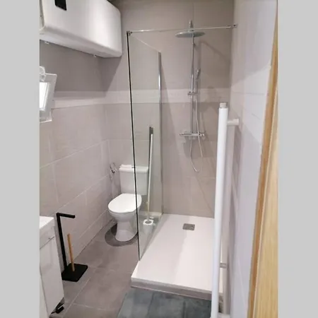 Apartment : Joli Avec Garage